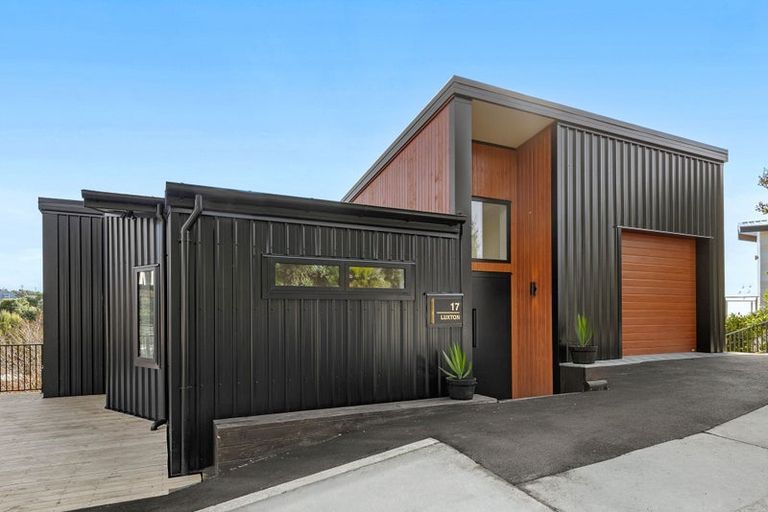 Photo of property in 17 Luxton Place, Mount Pleasant, Christchurch, 8081