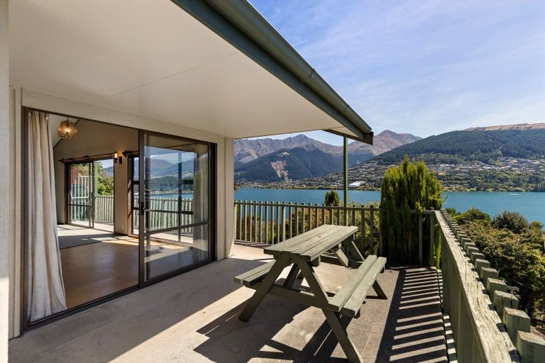 Photo of property in 582 Peninsula Road, Kelvin Heights, Queenstown, 9300