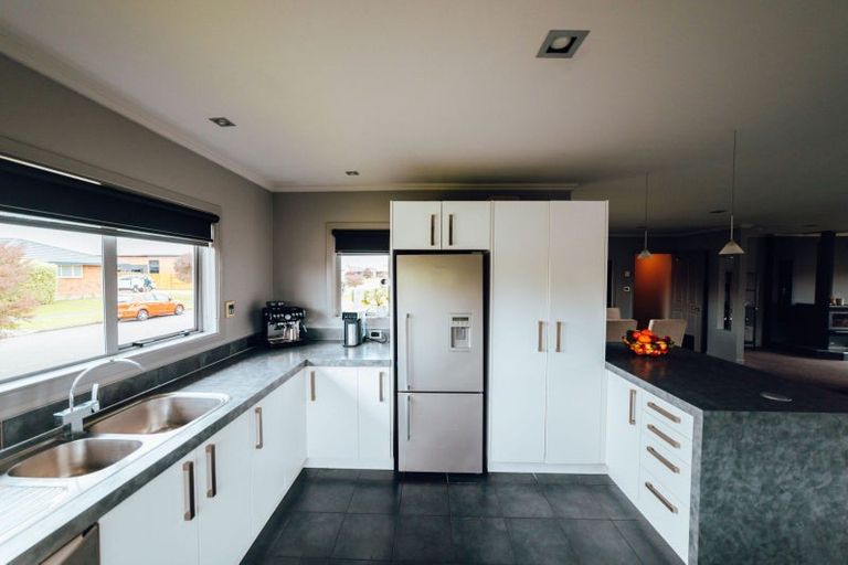Photo of property in 12 Liberty Grove, Kelvin Grove, Palmerston North, 4414