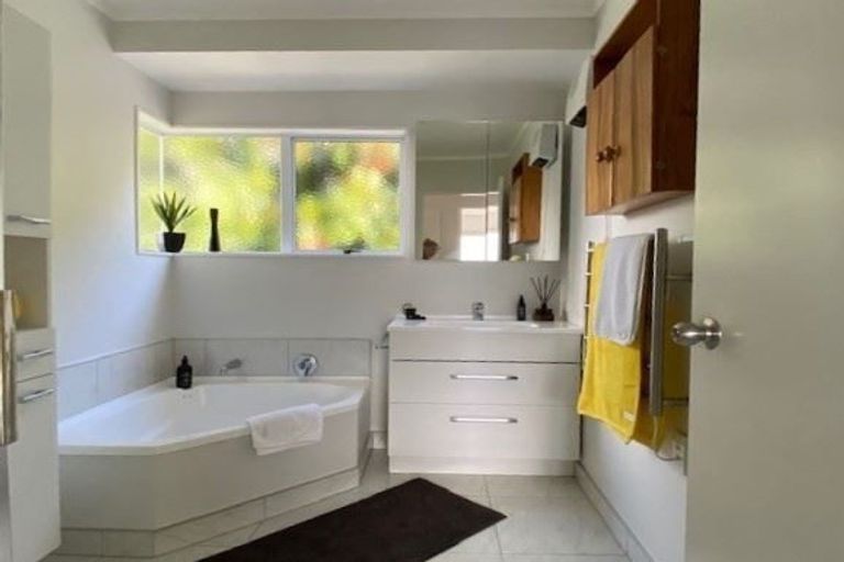 Photo of property in 8b Whiteley Street, Moturoa, New Plymouth, 4310