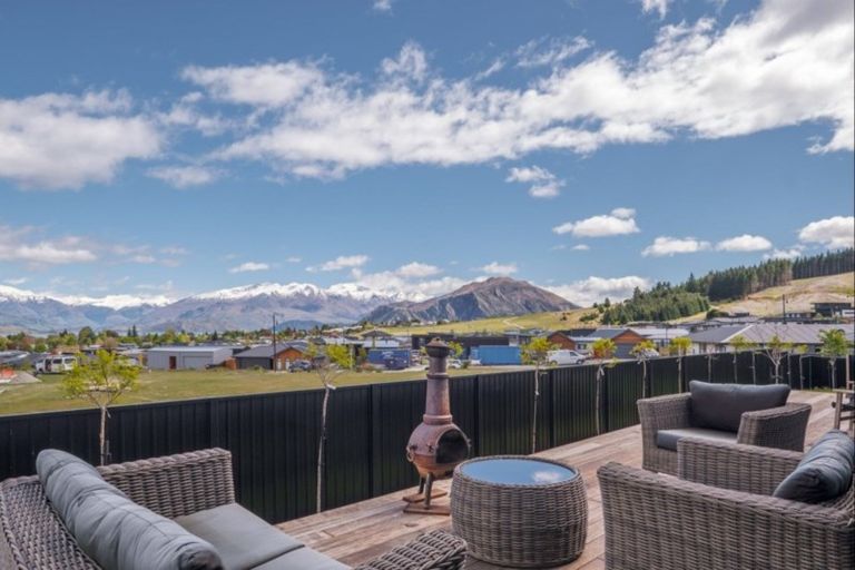 Photo of property in 2 Kereru Crescent, Wanaka, 9305