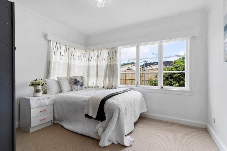 Photo of property in 50a Megan Avenue, Pakuranga Heights, Auckland, 2010