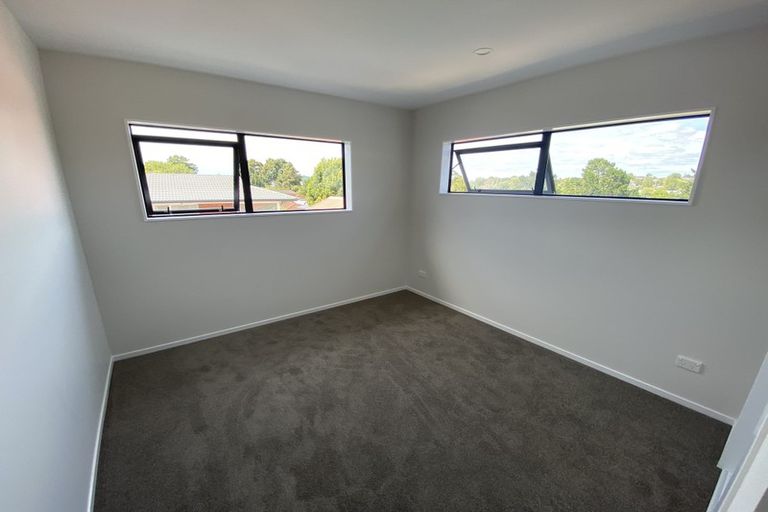Photo of property in 32a Tupaki Place, Pakuranga Heights, Auckland, 2010