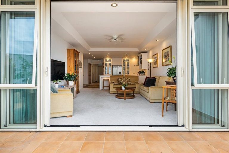 Photo of property in The Sands Apartments, 19/47 The Strand, Takapuna, Auckland, 0622