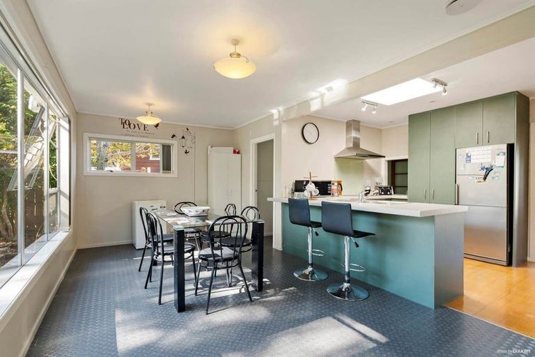 Photo of property in 89 Stottholm Road, Titirangi, Auckland, 0604