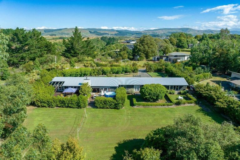 Photo of property in 1 Holden Way, Fitzherbert, Palmerston North, 4471