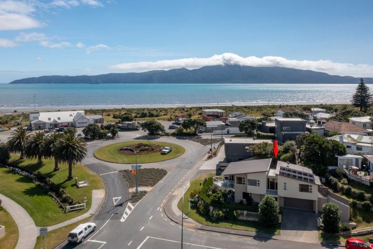 Photo of property in 3 Golf Road, Paraparaumu Beach, Paraparaumu, 5032
