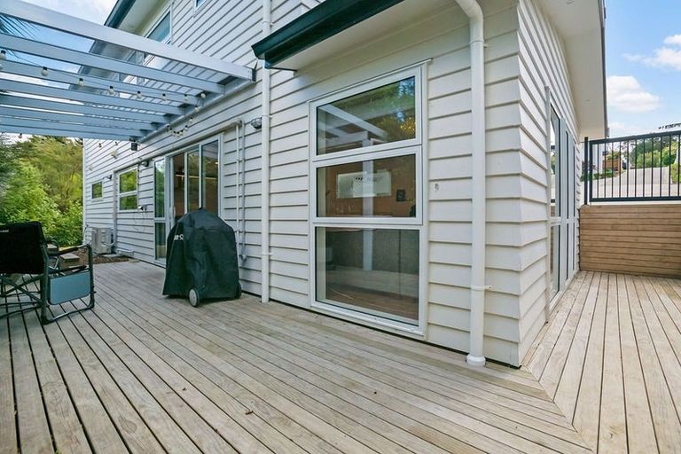 Photo of property in 28 Shah Place, Glen Eden, Auckland, 0602