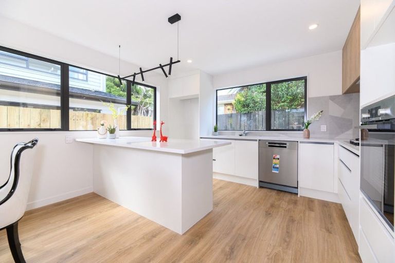 Photo of property in 15d Koromiko Street, New Lynn, Auckland, 0600