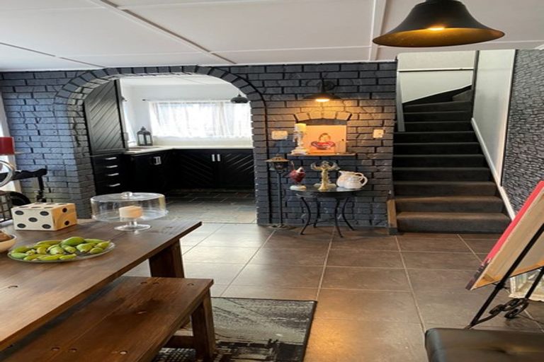 Photo of property in 255 High Street, Eltham, 4322