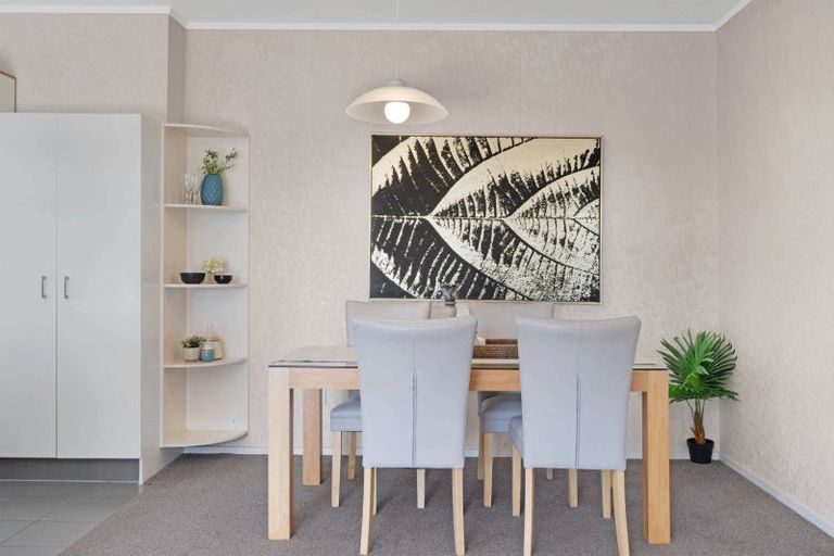 Photo of property in 2/40 Simmental Crescent, Somerville, Auckland, 2014