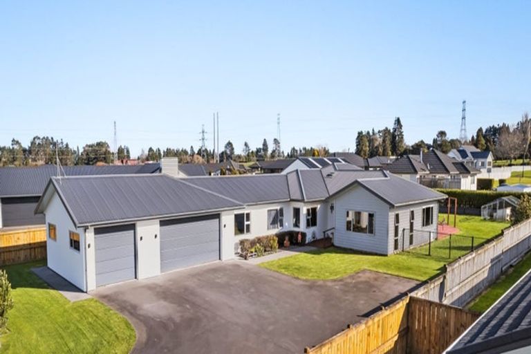 Photo of property in 22 Mercade Close, Stratford, 4332