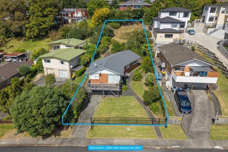 Photo of property in 17 Sovereign Place, Glenfield, Auckland, 0629