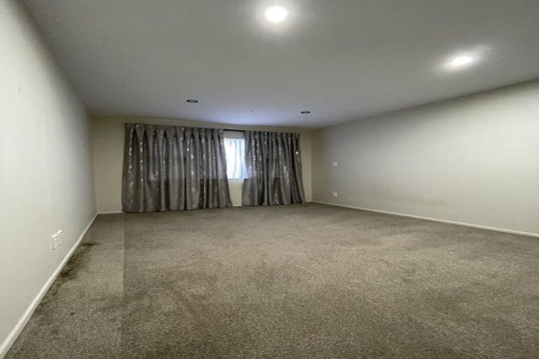 Photo of property in 3 Jammen Drive, Massey, Auckland, 0614