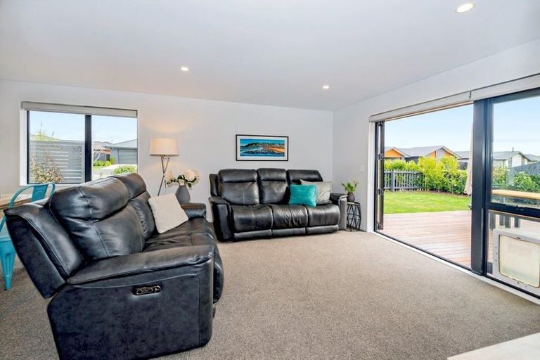 Photo of property in 1 Julia Close, Rolleston, 7614