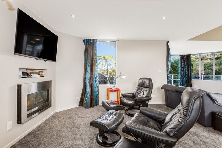 Photo of property in 73 Viewmont Drive, Harbour View, Lower Hutt, 5010