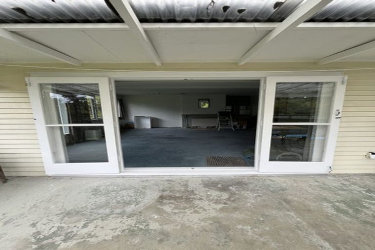 Photo of property in 1/195 Godley Road, Titirangi, Auckland, 0604