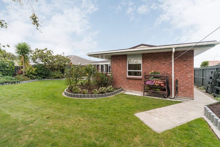Photo of property in 98 John F Kennedy Drive, Milson, Palmerston North, 4414