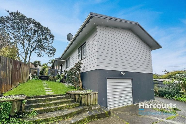 Photo of property in 1/729 Swanson Road, Swanson, Auckland, 0612
