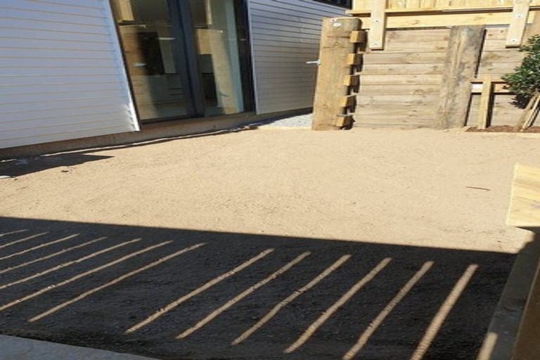 Photo of property in 15/62u Spenmoor Street, Newlands, Wellington, 6037