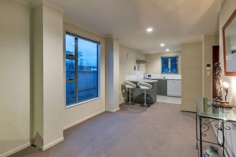Photo of property in 39 Verdale Circle, Glen Eden, Auckland, 0602
