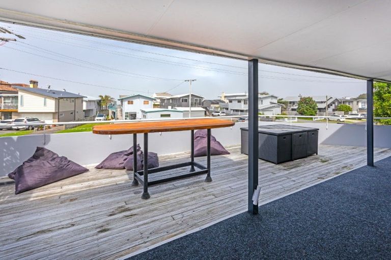 Photo of property in 320 Ocean Road, Whangamata, 3620