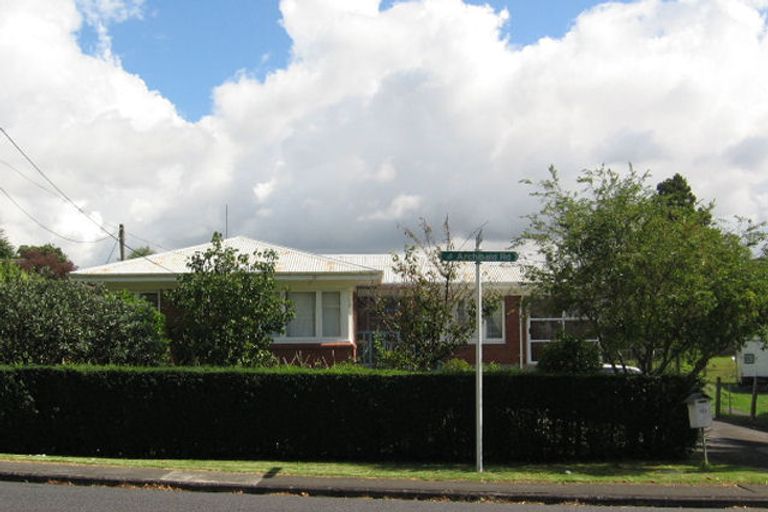 Photo of property in 110 Archibald Road, Kelston, Auckland, 0602