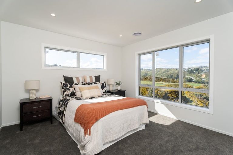 Photo of property in 9 Pine Hill Rise, Glenside, Wellington, 6037