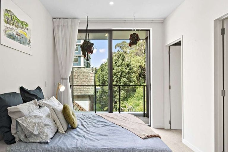 Photo of property in 1/18 Oriental Terrace, Oriental Bay, Wellington, 6011