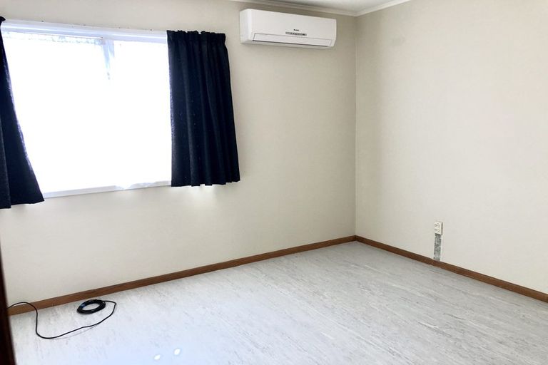 Photo of property in 27 Orly Avenue, Mangere, Auckland, 2022