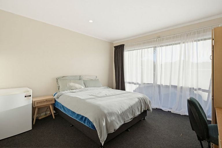 Photo of property in 77 Avondale Road, Taradale, Napier, 4112