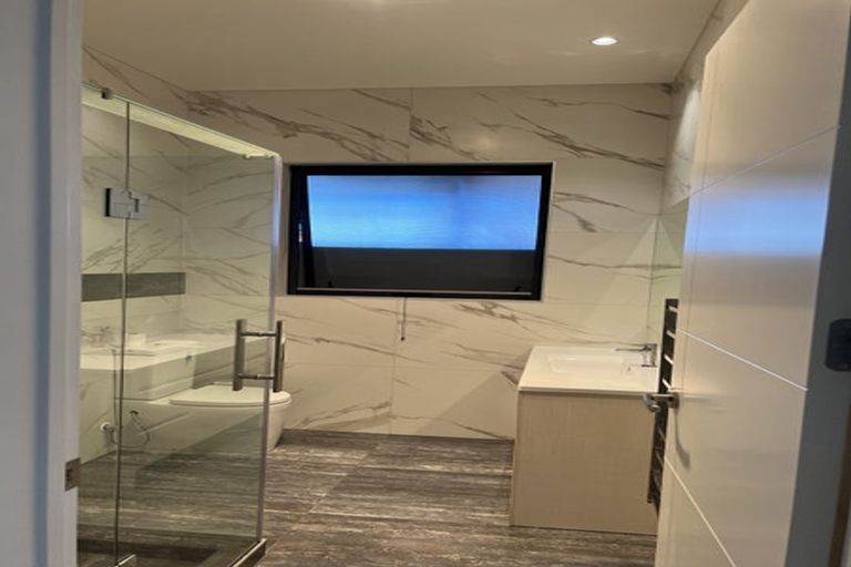 Photo of property in 12 Te Awa Place, Red Beach, 0932