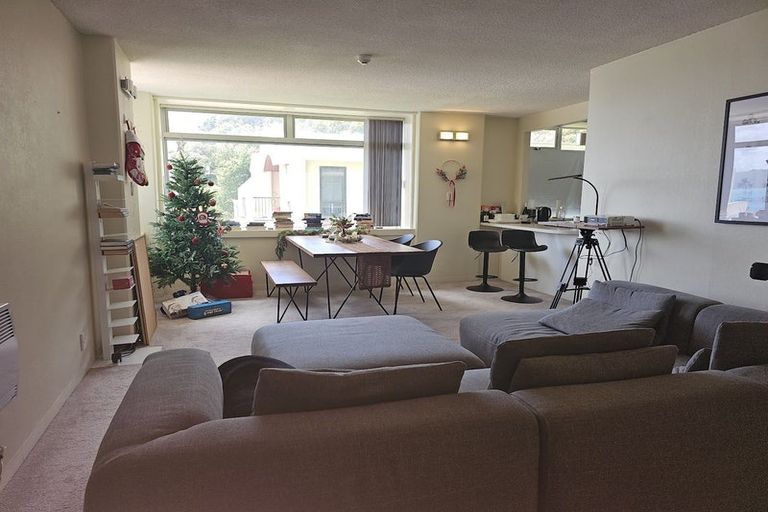 Photo of property in Jerningham Apartments, 20 Oriental Terrace, Oriental Bay, Wellington, 6011