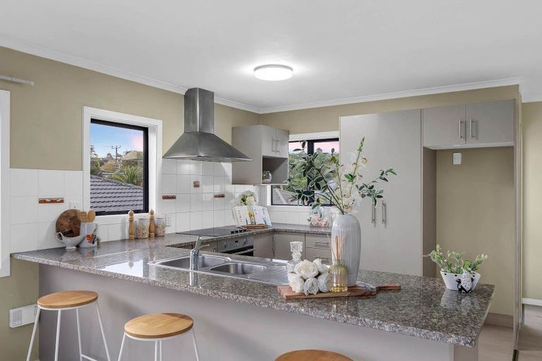 Photo of property in 9 Makora Road, Massey, Auckland, 0614