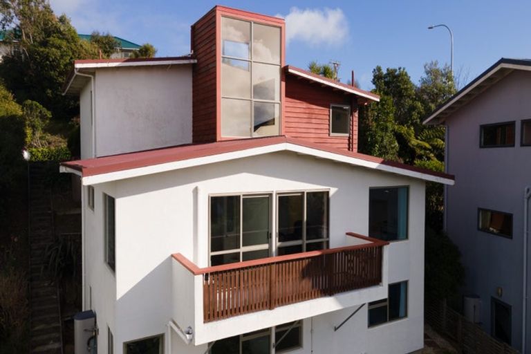 Photo of property in 1 Atamira Close, Churton Park, Wellington, 6037