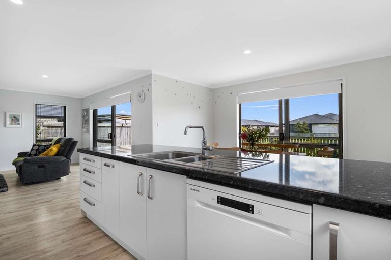 Photo of property in 6 Navy Lane, Papamoa, 3118