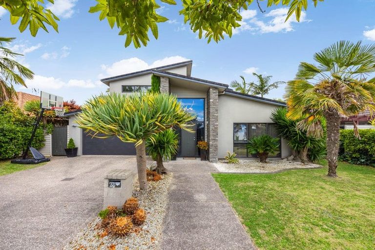Photo of property in 24 Corsica Way, Karaka, Papakura, 2113