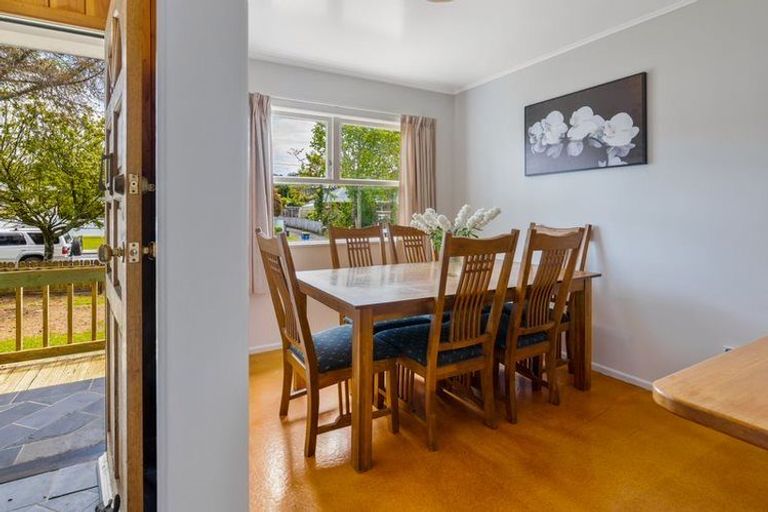 Photo of property in 52 Stottholm Road, Titirangi, Auckland, 0604