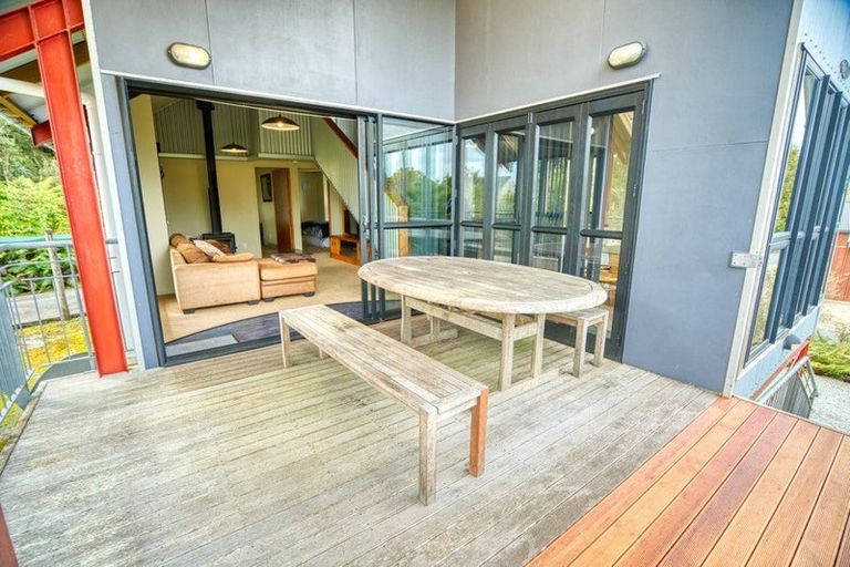 Photo of property in 17 Korua Street, Moana, 7872