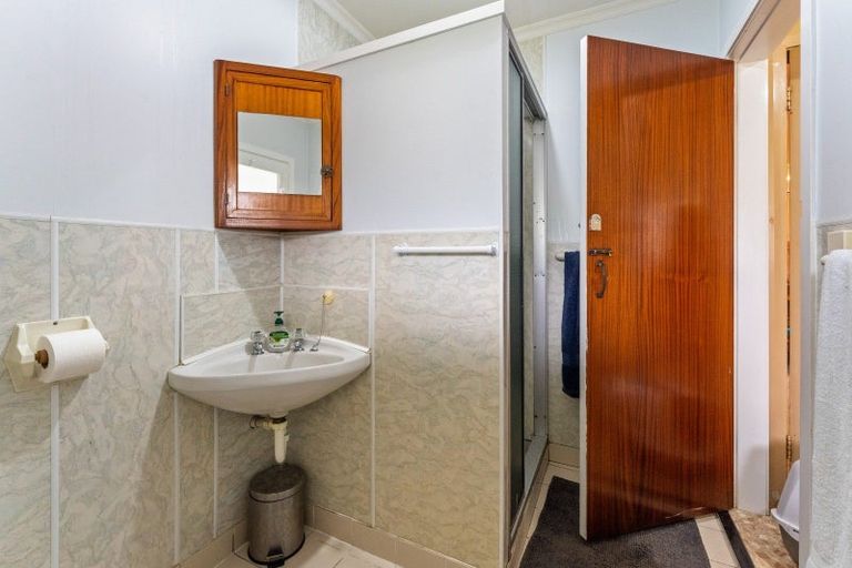 Photo of property in 24 Domain Road, Otaki, 5512