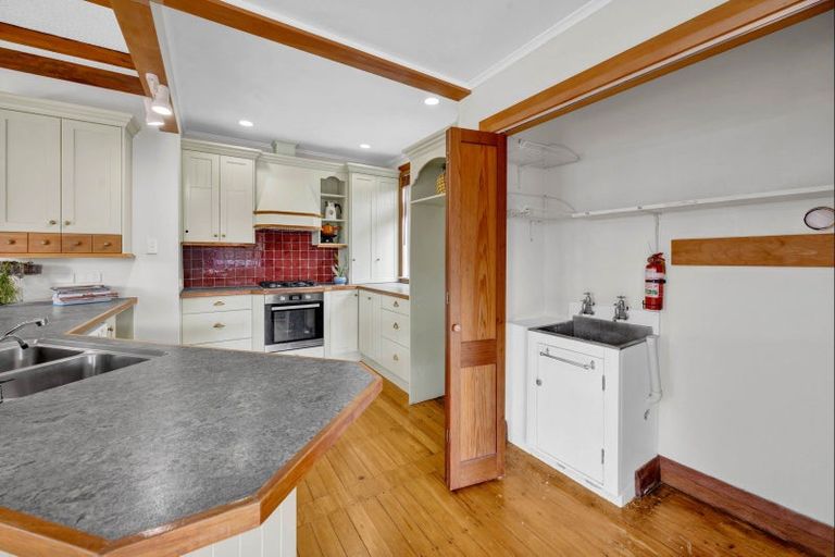 Photo of property in 27 Bonithon Avenue, Moturoa, New Plymouth, 4310