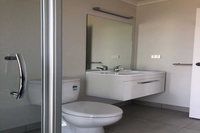 Photo of property in 15 Parton Road, Pukekohe, 2120