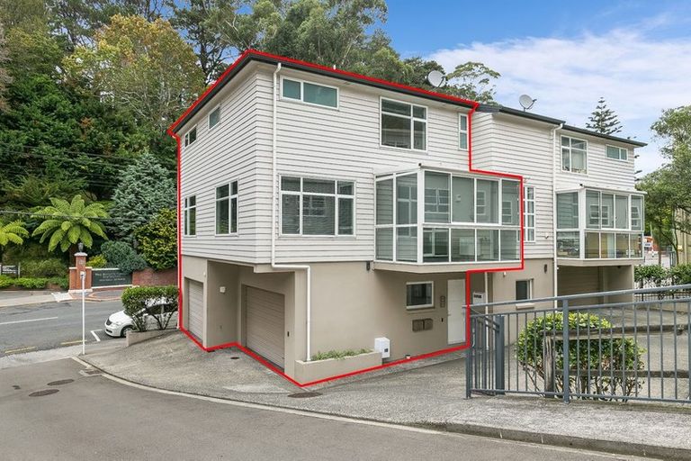 Photo of property in 12a Glenmore Street, Thorndon, Wellington, 6011