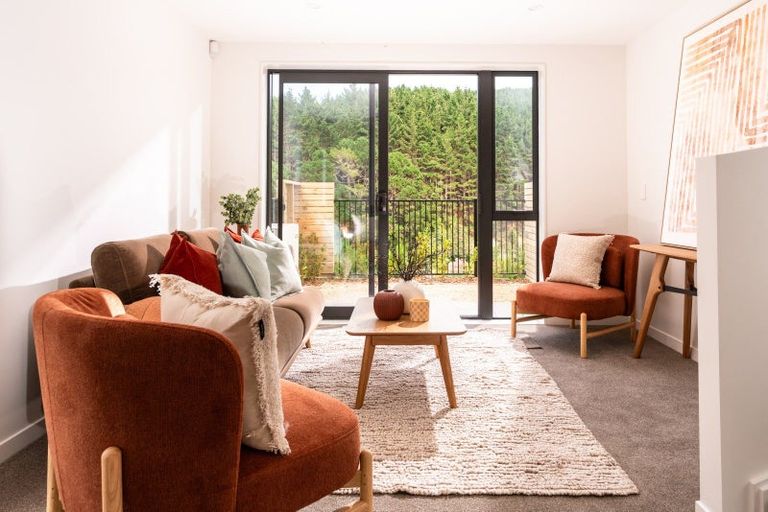 Photo of property in 90 Ara Paiwhenua, Tawa, Wellington, 5028