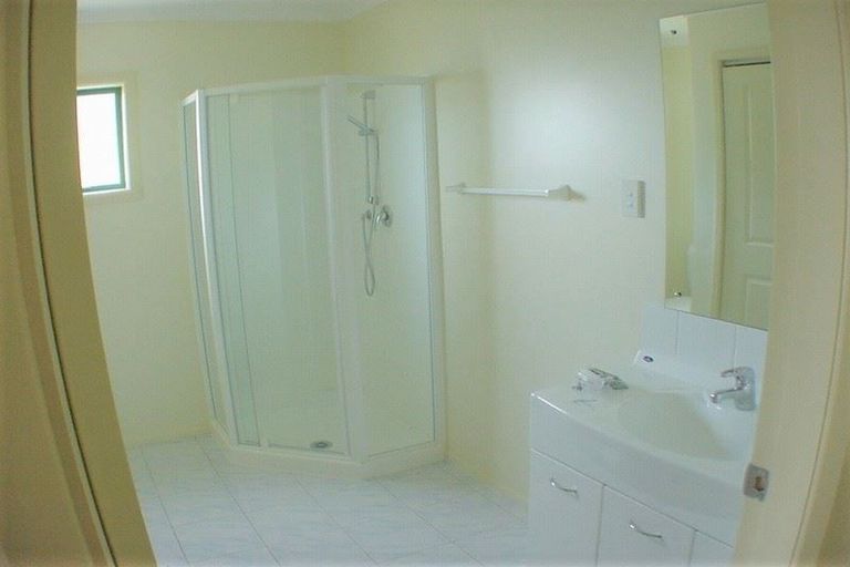 Photo of property in 9d Edgecombe Street, Newlands, Wellington, 6037