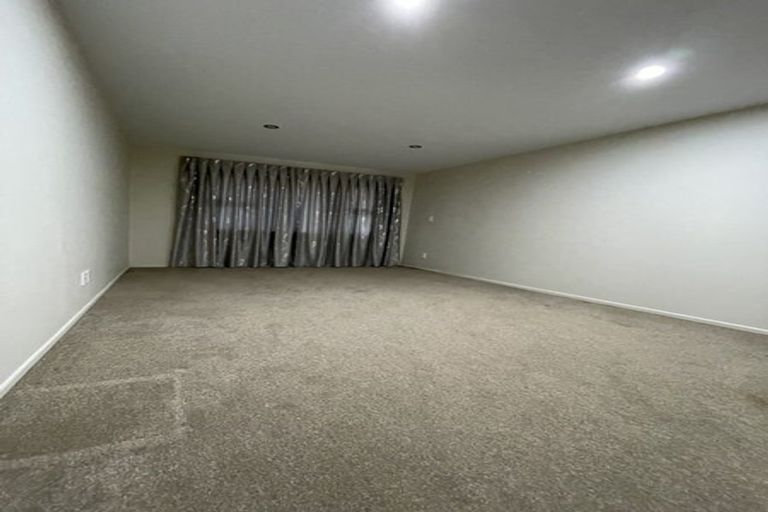 Photo of property in 3 Jammen Drive, Massey, Auckland, 0614