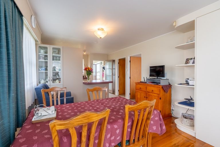 Photo of property in 11 Raglan Street, Mangere East, Auckland, 2024