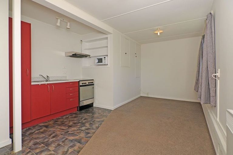 Photo of property in 141 Ruskin Road, Newlands, Wellington, 6037