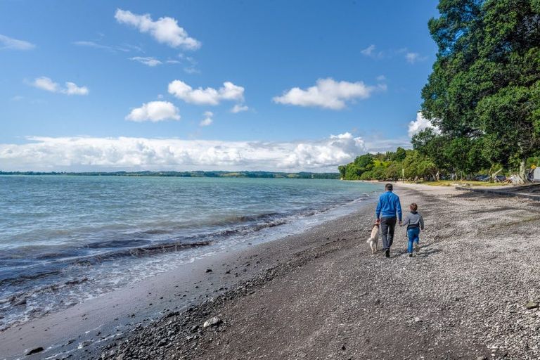 Photo of property in 9 Shelly Beach Parade, Cockle Bay, Auckland, 2014