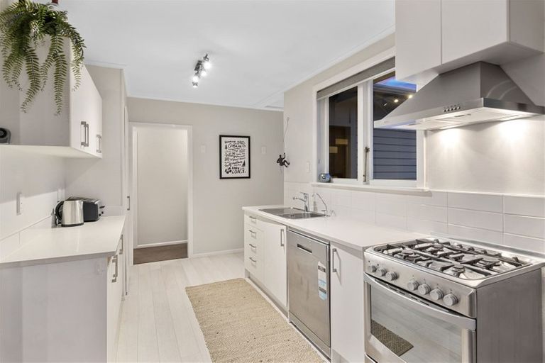 Photo of property in 6 Red Beach Road, Red Beach, 0932